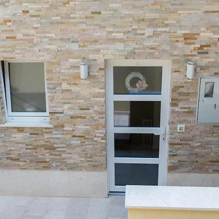 Apatmani * Čelina